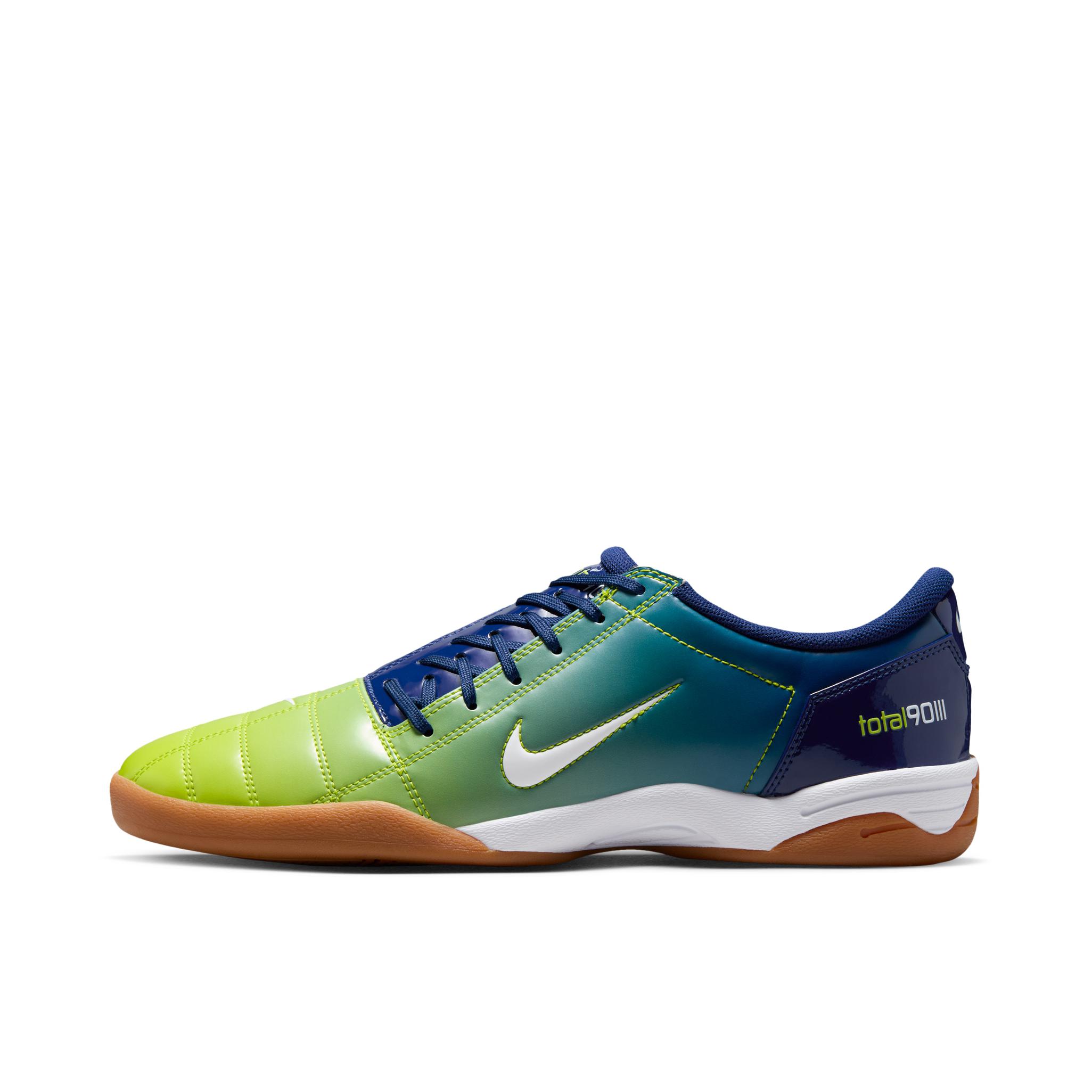推荐商品：Nike Total 90 III IC/IN 中端 平底 室内 舒适耐磨 足球鞋 空间蓝/原子绿/橡皮中褐/白色