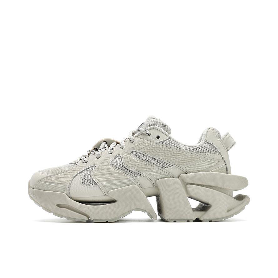 推荐商品：FILA/斐乐  Space  时尚潮流 舒适百搭 防滑耐磨 减震透气  老爹鞋  F12W324103F 男款/燕麦棕色