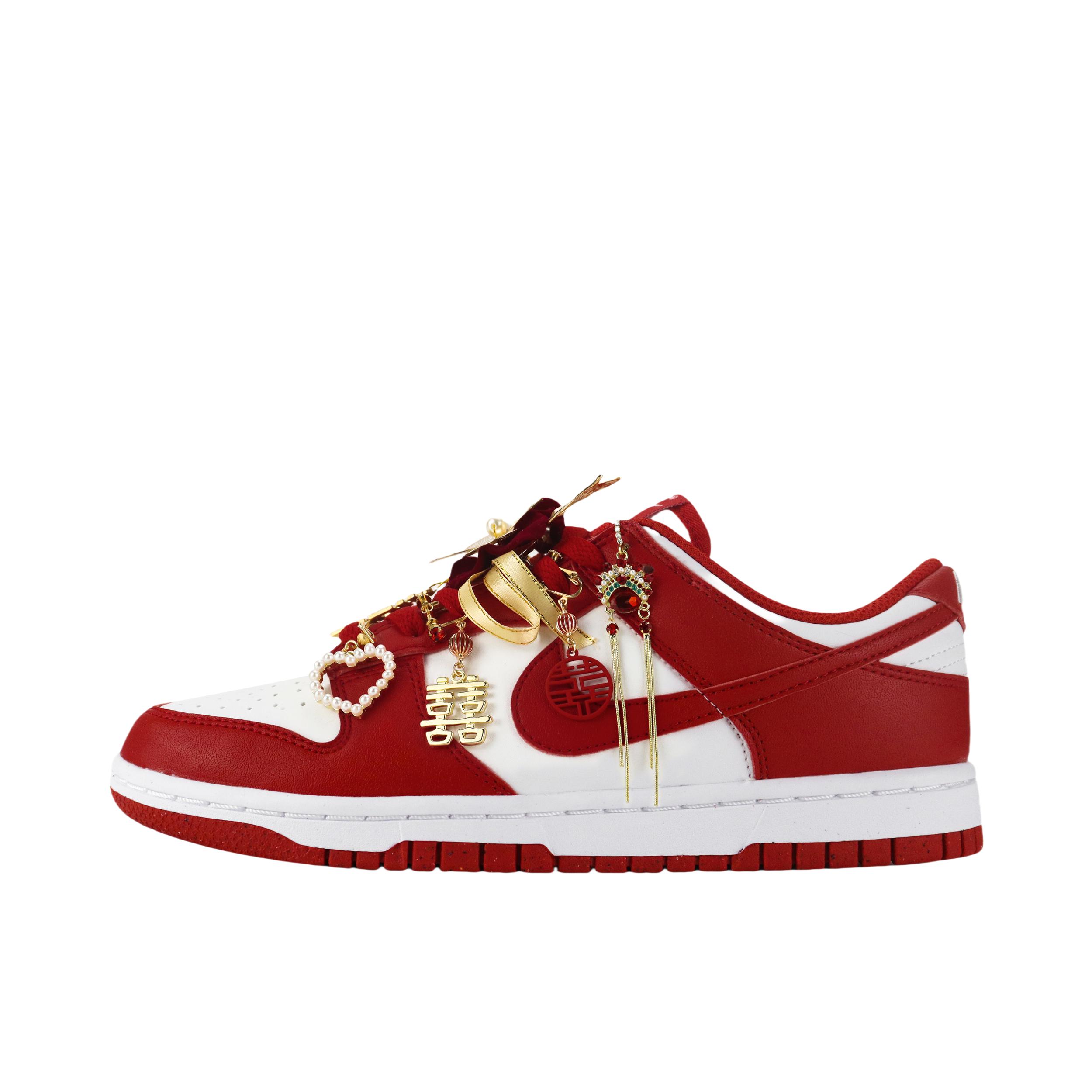 推荐商品：【定制球鞋】 Nike Dunk 板鞋 平跟系带防滑耐磨做旧高街简约百搭潮流复古美式 新婚大禧