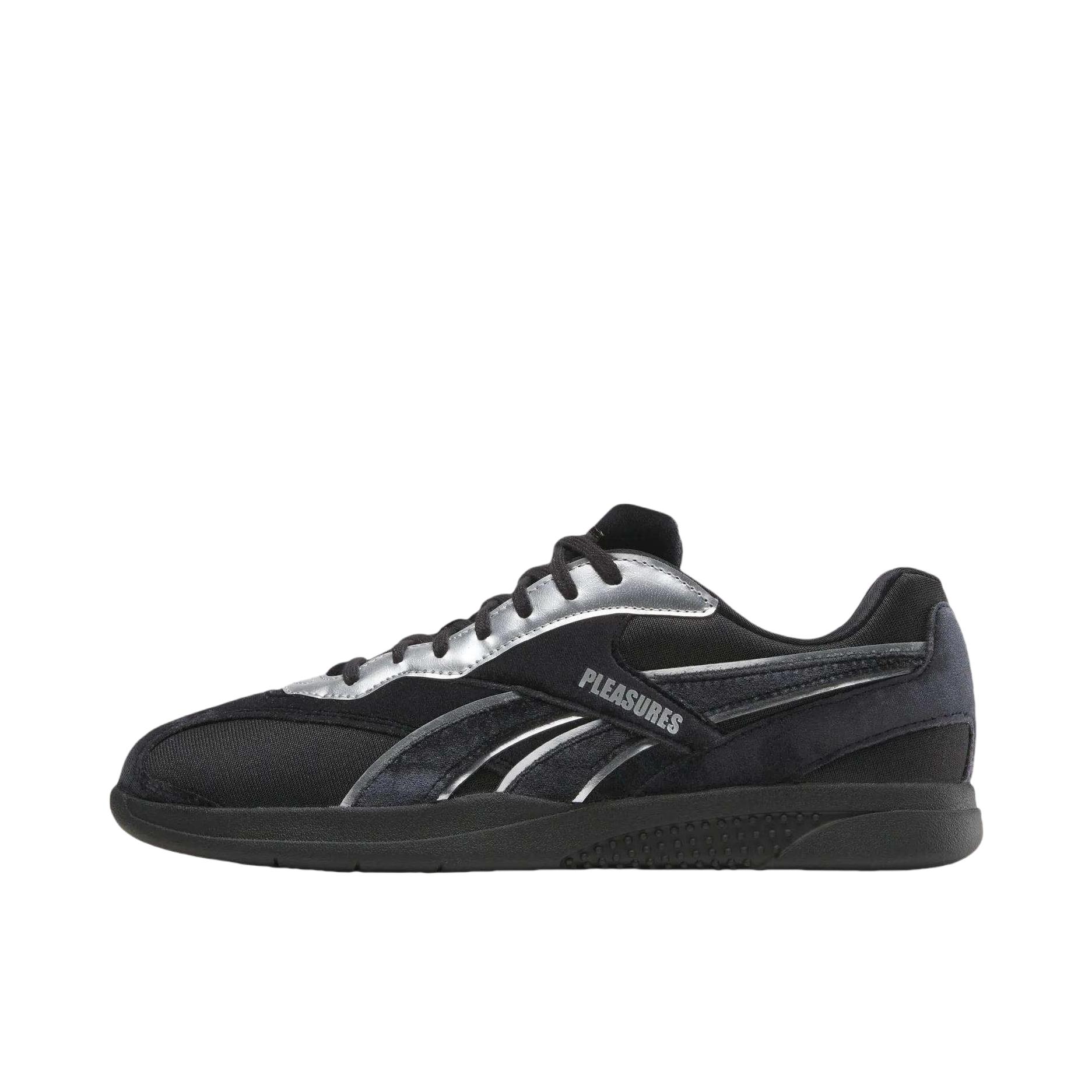 推荐商品：Reebok/锐步 Hammer Street 运动休闲鞋 T头鞋 德训鞋 舒适百搭耐磨薄底复古轻便 PLEASURES联名/黑色/银色