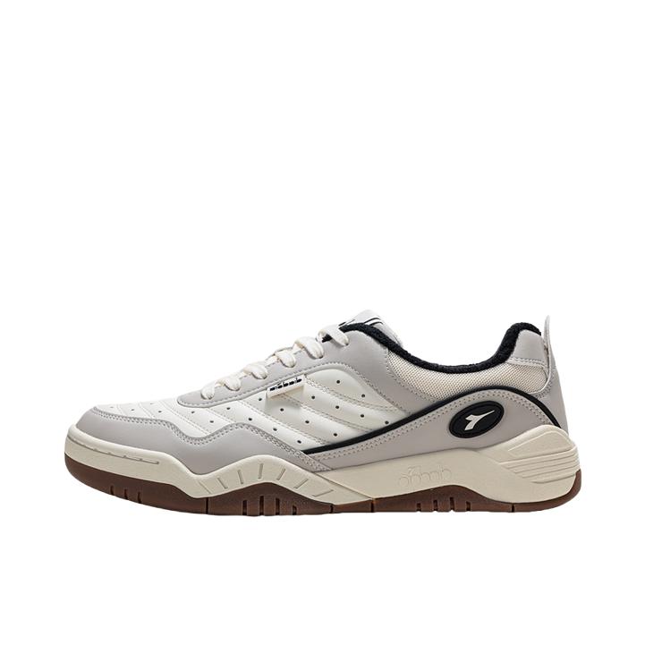 推荐商品：Diadora Action Flash 板鞋 复古休闲轻便透气 银灰色/素瓷白/墨夜黑