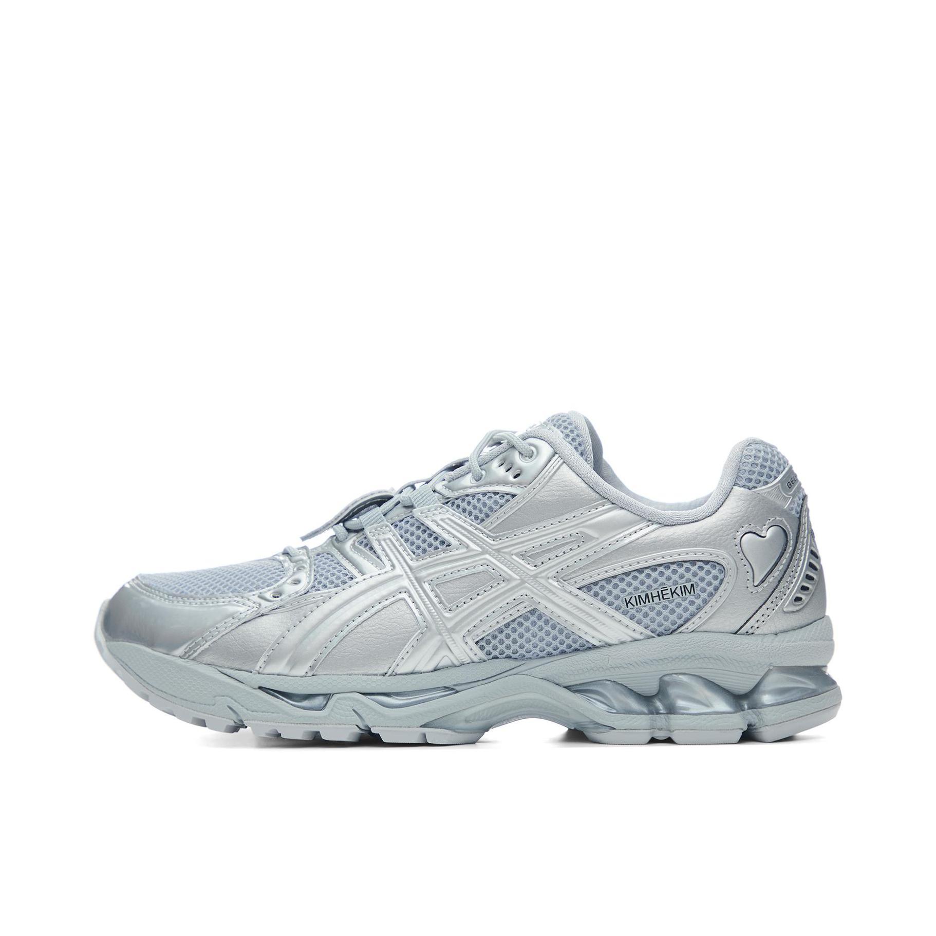 推荐商品：Asics/亚瑟士 GEL-Nimbus 10.1 跑鞋 1复古拼接防滑低帮休闲支撑贴合短跑 KIMHEKIM联名/银色