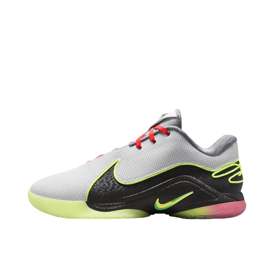 推荐商品：Nike LeBron 22 篮球鞋 抗扭舒适减震防滑耐磨时尚百搭训练冬季轻便支撑 白色
