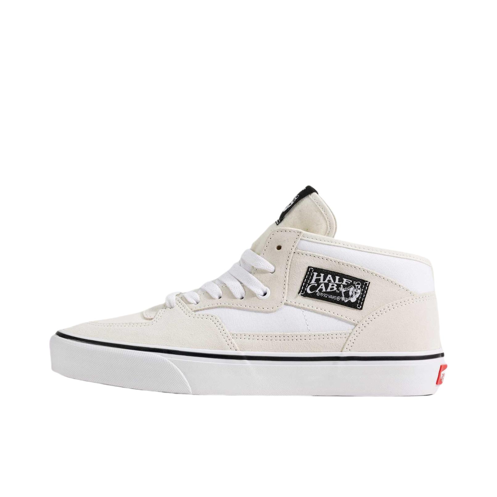 推荐商品：Vans/范斯 Skate Half 舒适百搭 美式 减震轻便 防滑耐磨 透气 帆布鞋 米白色/黑色