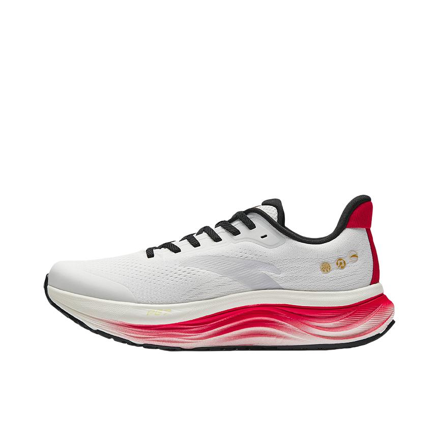 推荐商品：安踏 旅步2 PG7 跑鞋 软弹缓震透气公路橡胶运动慢跑防滑回弹体测软底贴合包裹 网面/纸莎白/经典红/沙粒灰