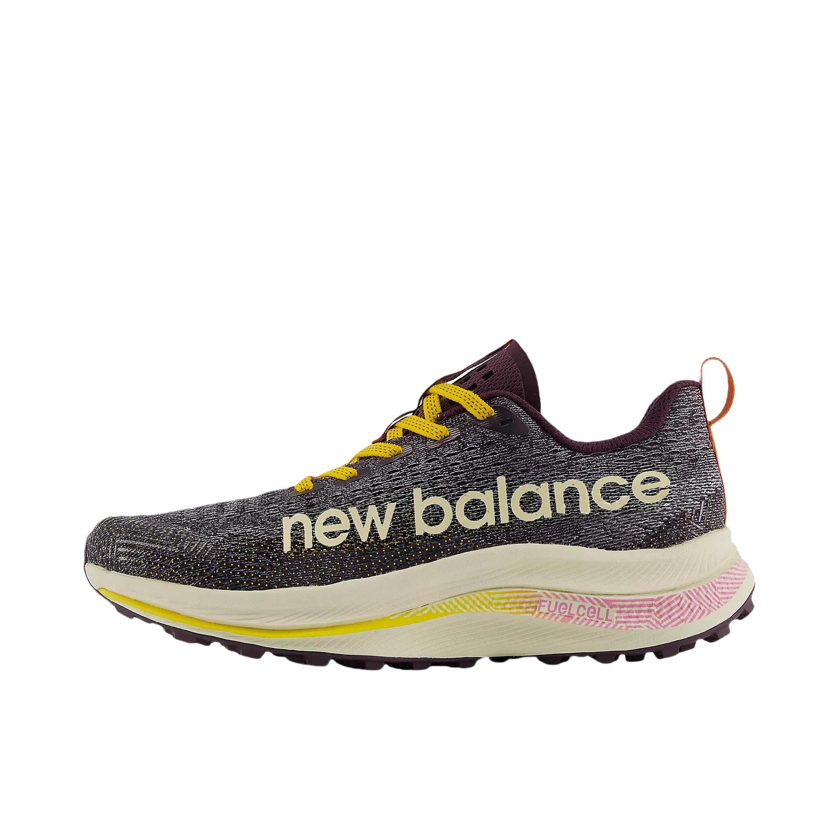 推荐商品：New Balance FuelCell SuperComp Trainer V2 跑鞋 竞速减震碳板织物马拉松短跑 B宽/女款/棕色