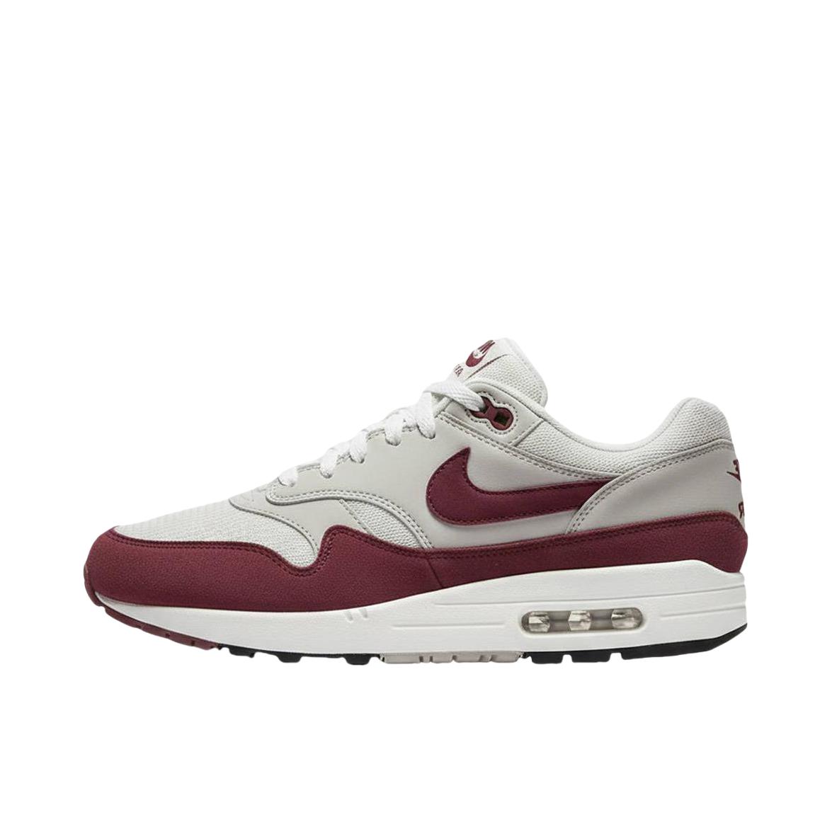 推荐商品：Nike Air Max 1 跑鞋 气垫缓震透气轻便复古运动舒适百搭潮流耐磨低帮训练防滑冬季支撑马拉松防水抓地圆头耐穿 Stranger Things联名/白色/浅灰色/黑色/队褐红