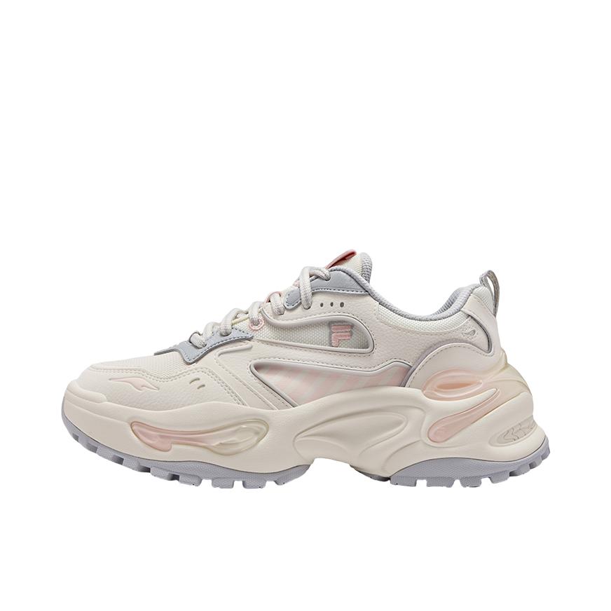 推荐商品：【赵露思同款】FILA/斐乐 软糖 时尚潮流 舒适百搭 防滑耐磨 运动休闲鞋 T12W511002F 女款/古白色/云朵粉