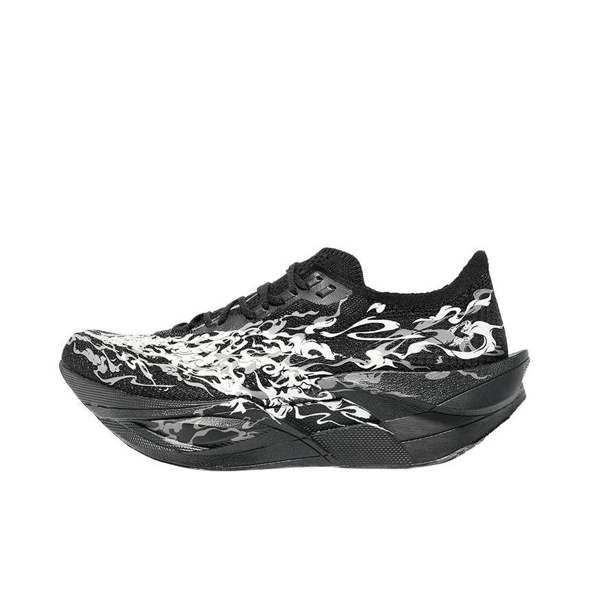 推荐商品：安踏 C202 6 PRO 跑鞋 氮科技包裹性缓震支撑防滑耐磨舒适回弹竞速全掌碳板织物长跑 基础黑/火山灰