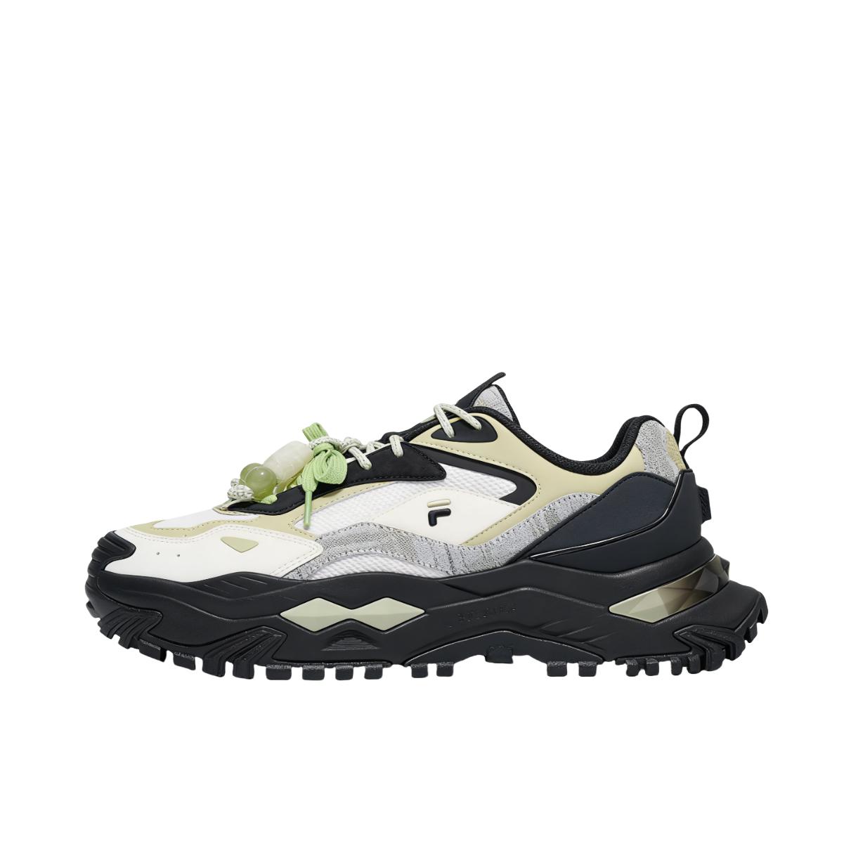 推荐商品：FILA/斐乐 BIANCO DX SO 运动休闲鞋 硬糖厚底增高低帮 女款/黑色/雪白色