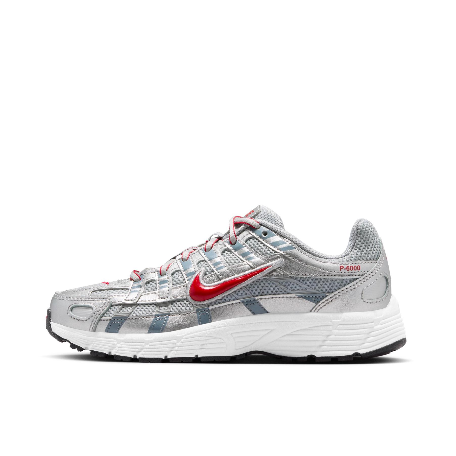 推荐商品：Nike P-6000 CNPT 运动休闲鞋 机能风跑鞋风舒适缓震防滑耐磨时尚潮流复古贴合网面支撑圆头 大童/金属银/健身红/银色/冷灰色
