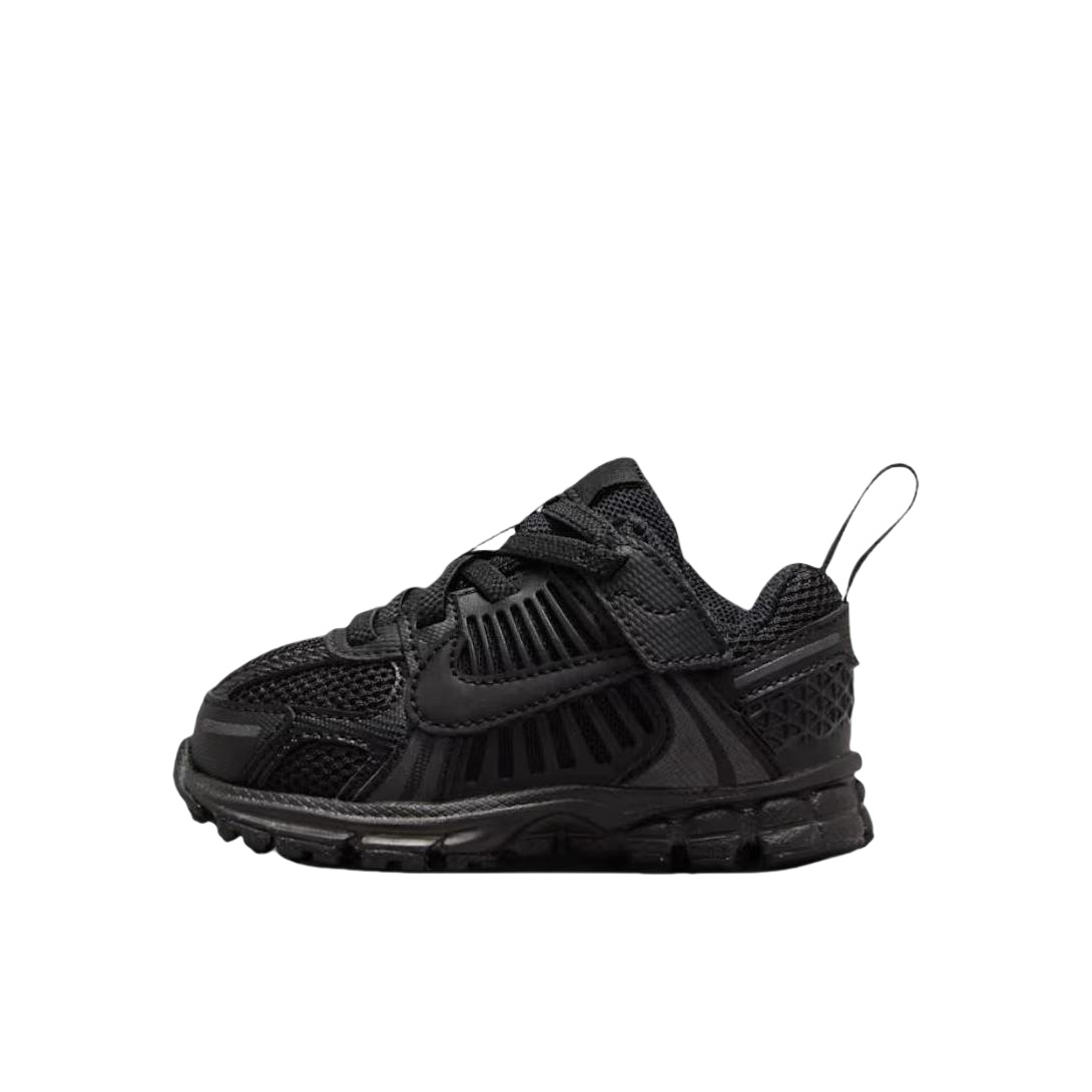 推荐商品：Nike  VOMERO 5  运动鞋儿童 小童/墨黑色