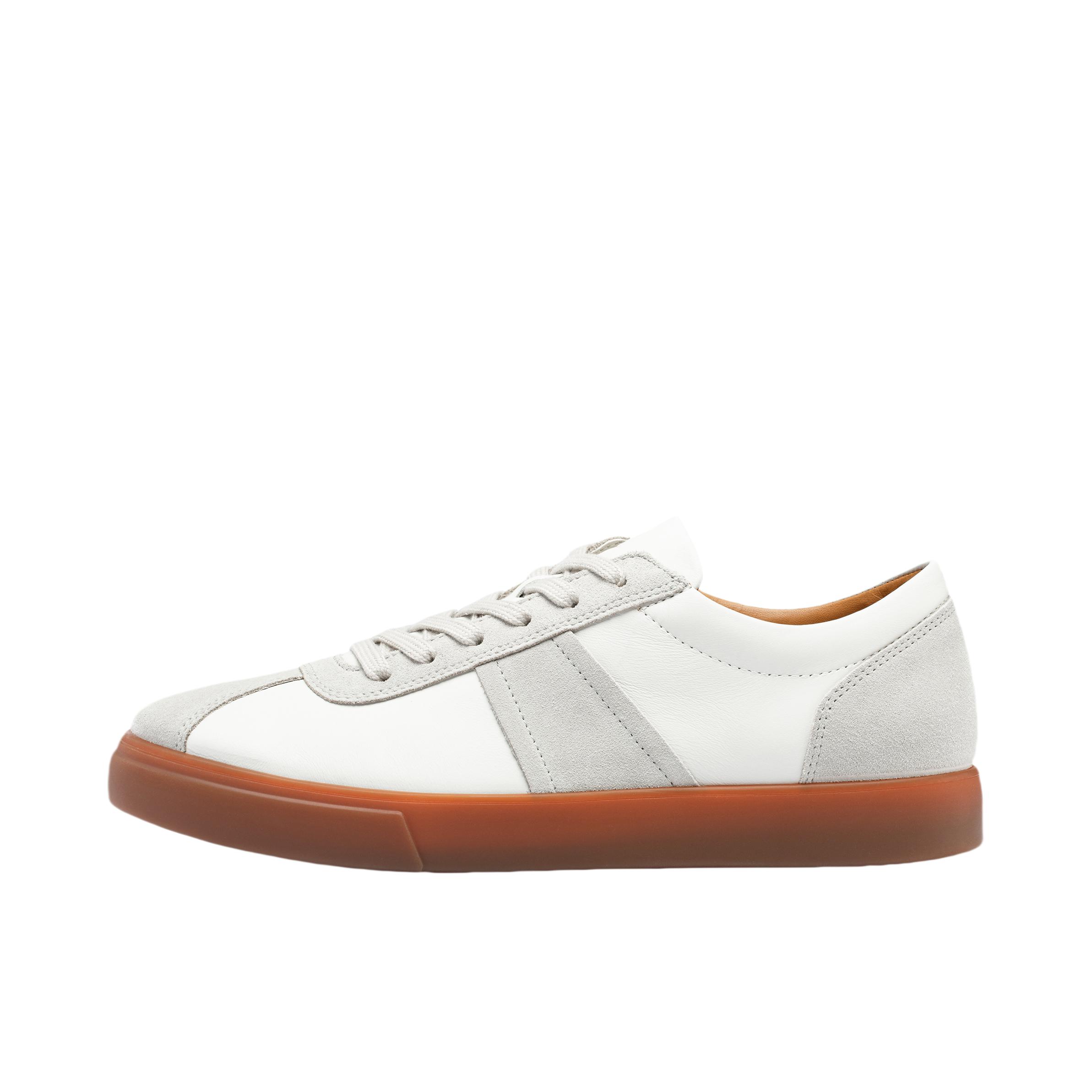 推荐商品：ECCO/爱步 SS26 SOFT 10系列 运动休闲鞋 百搭通勤舒适复古风薄底 白色/砂砾灰