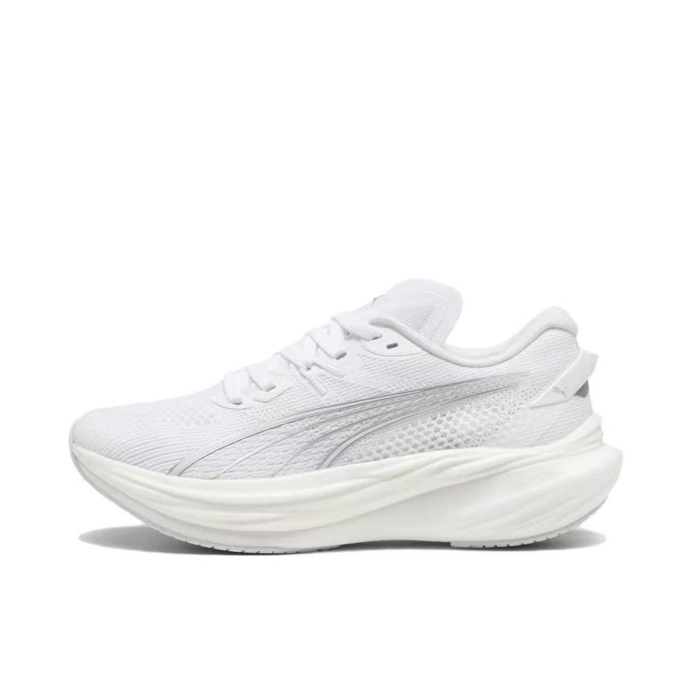 推荐商品：Puma/彪马 Deviate Nitro 3 透气缓震 舒适百搭 碳板 氮气科技 长跑 跑鞋 女款/白色/灰色/银色