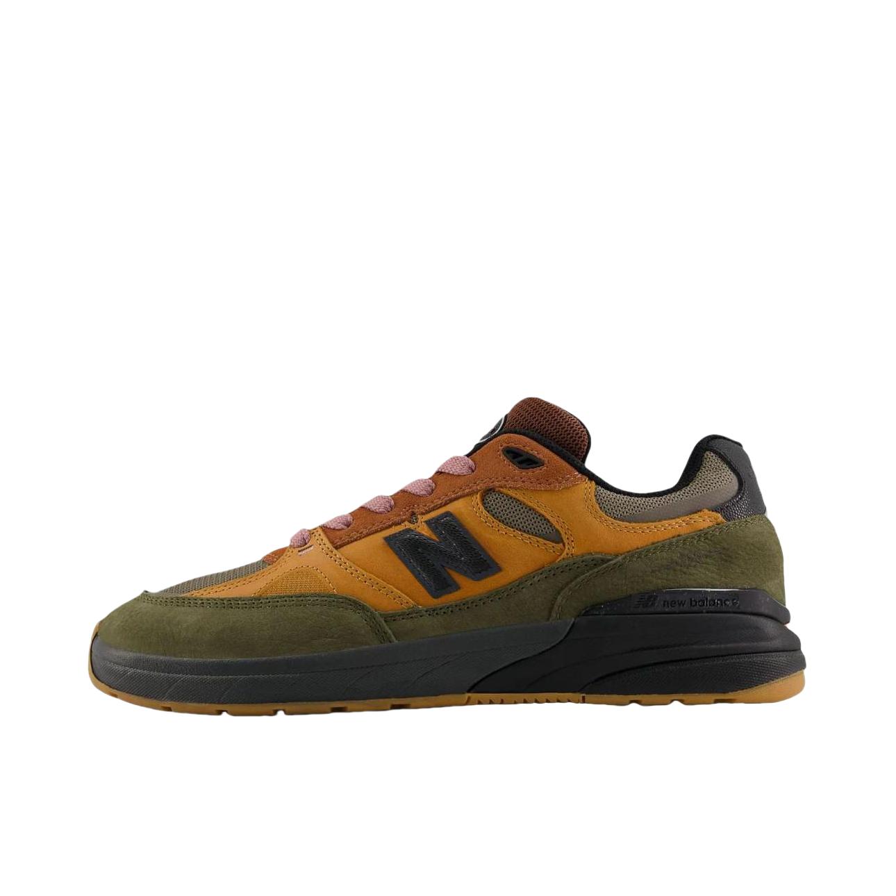 推荐商品：New Balance NB Numeric 933 跑鞋 百搭防滑耐磨低帮支撑贴合 New Balance联名/D宽/棕色 