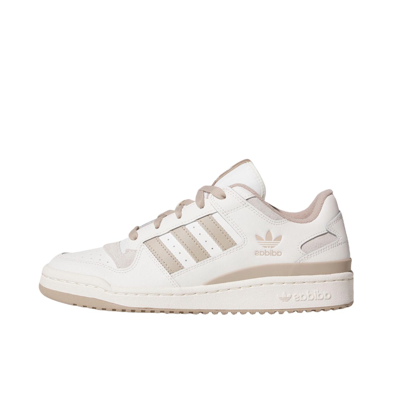 推荐商品：adidas Originals Forum 板鞋 轻便复古防滑时尚魔术贴篮球风薄底包裹性 白色/影迹卡其棕