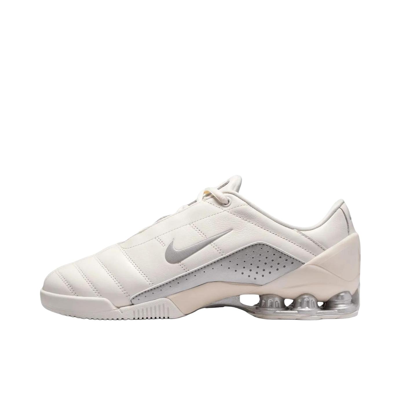 推荐商品：Nike Total 90 Shox Secutor Magia SP 足球鞋 高端百搭耐磨平跟系带 米色/白色