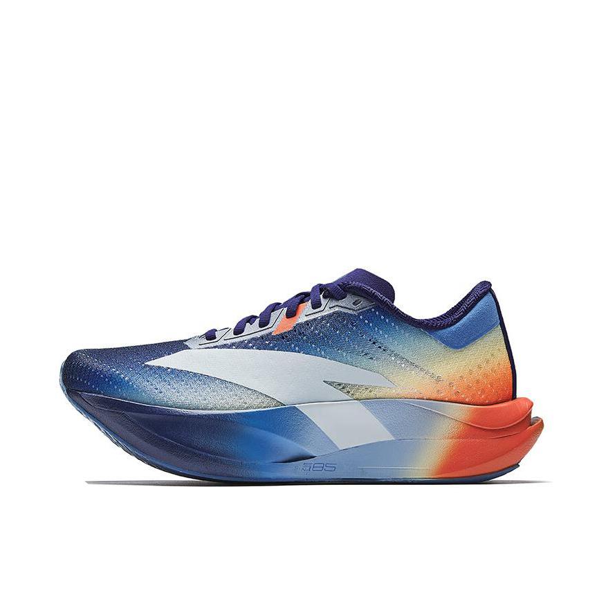 推荐商品：安踏 C202 7.0 跑鞋 双层氮85科技全掌碳板轻量马拉松竞速缓震训练 徐悲鸿奔马图联名/男款/破晓