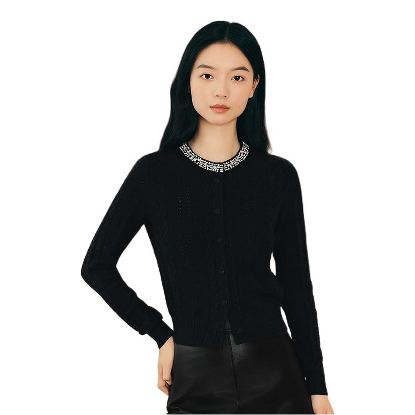 推荐商品：音儿 单排扣微弹长袖针织衫 女装 8C65106046 黑