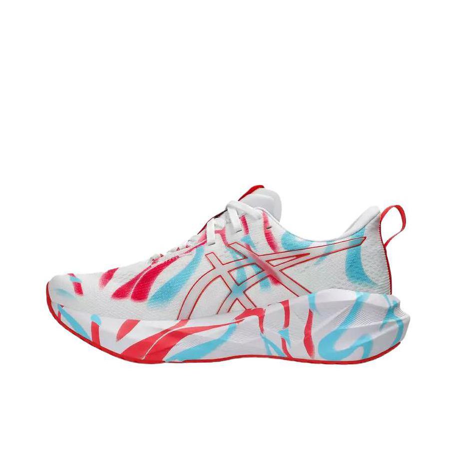 推荐商品：Asics/亚瑟士 Novablast 5 跑鞋 圆头舒适百搭防滑耐磨缓震橡胶贴合短跑轻量回弹支撑 女款/白色/印花