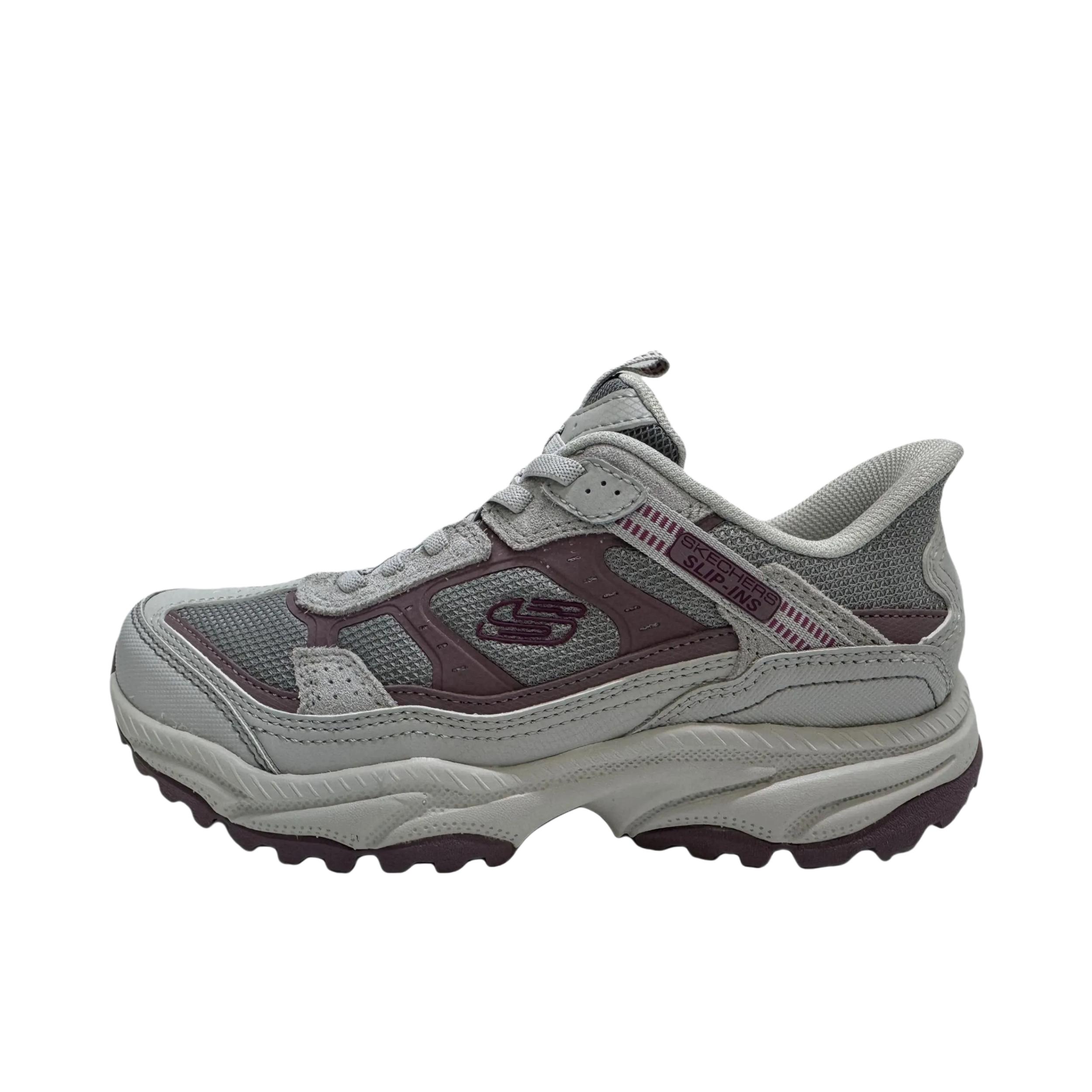 推荐商品：Skechers/斯凯奇  OUTDOOR WOMENS  云游  防滑耐磨 缓震回弹 轻质 圆头 绑带 时尚复古 舒适百搭 一脚蹬  机甲鞋 闪穿鞋 户外鞋 女款/灰色/粉红色