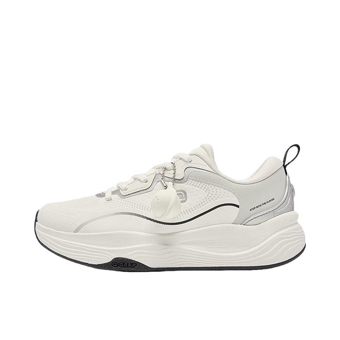 推荐商品：乔丹体育 跑鞋 简约防滑轻便防水软底增高网面缓震 QDL042261421G 女款/云峰白/几何灰