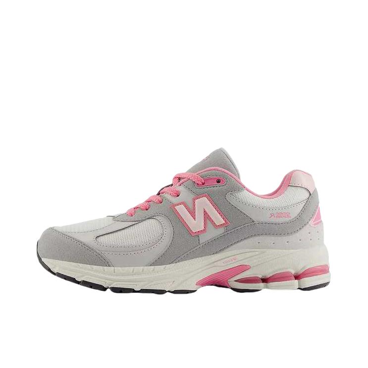 推荐商品：New Balance 2002R 跑鞋 缓震防滑耐磨透气复古拼接防水气垫慢跑支撑 M宽/大童/灰色/粉色