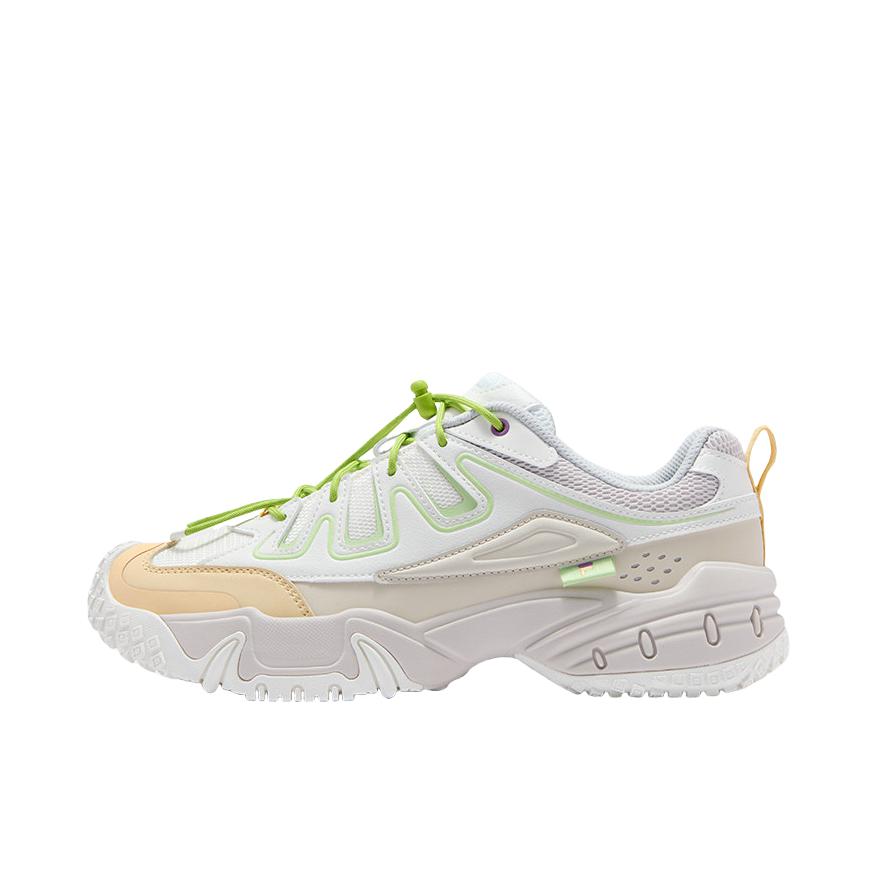 推荐商品：FILA/斐乐 URBAN TECH 徒步鞋 户外鞋 耐磨防滑个性 女款/雪白色