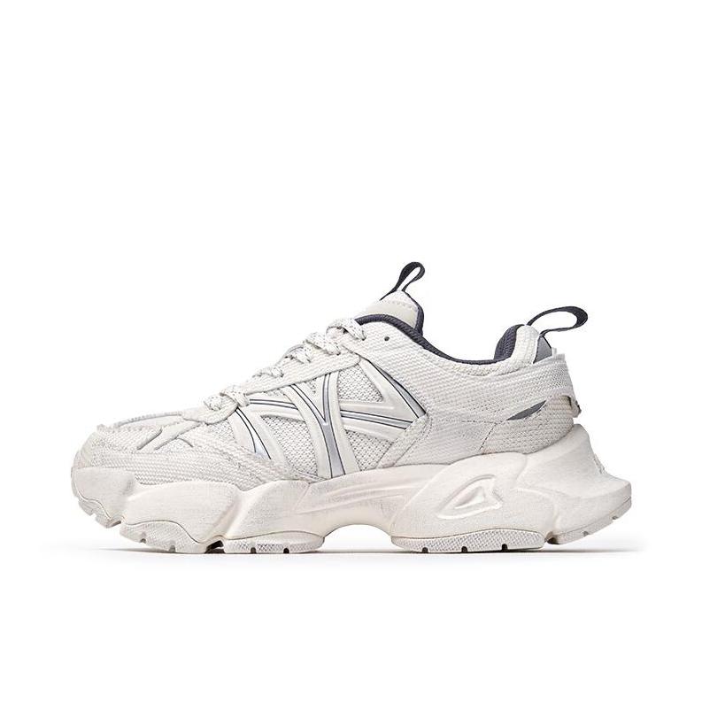 推荐商品：MLB PASTRY RUNNER 跑鞋 情侣休闲复古做旧增高轻便 纽约洋基队/米白色