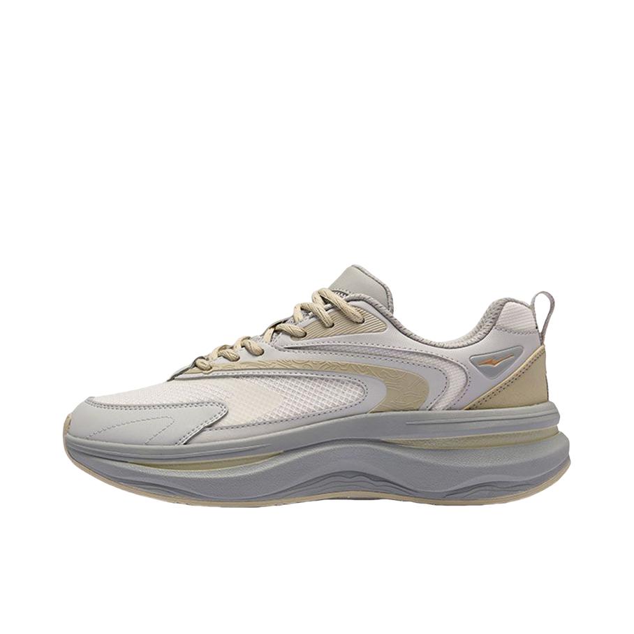 推荐商品：鸿星尔克 未央3 运动休闲鞋 厚底百搭软底 微晶白/铅笔灰/迷灰绿
