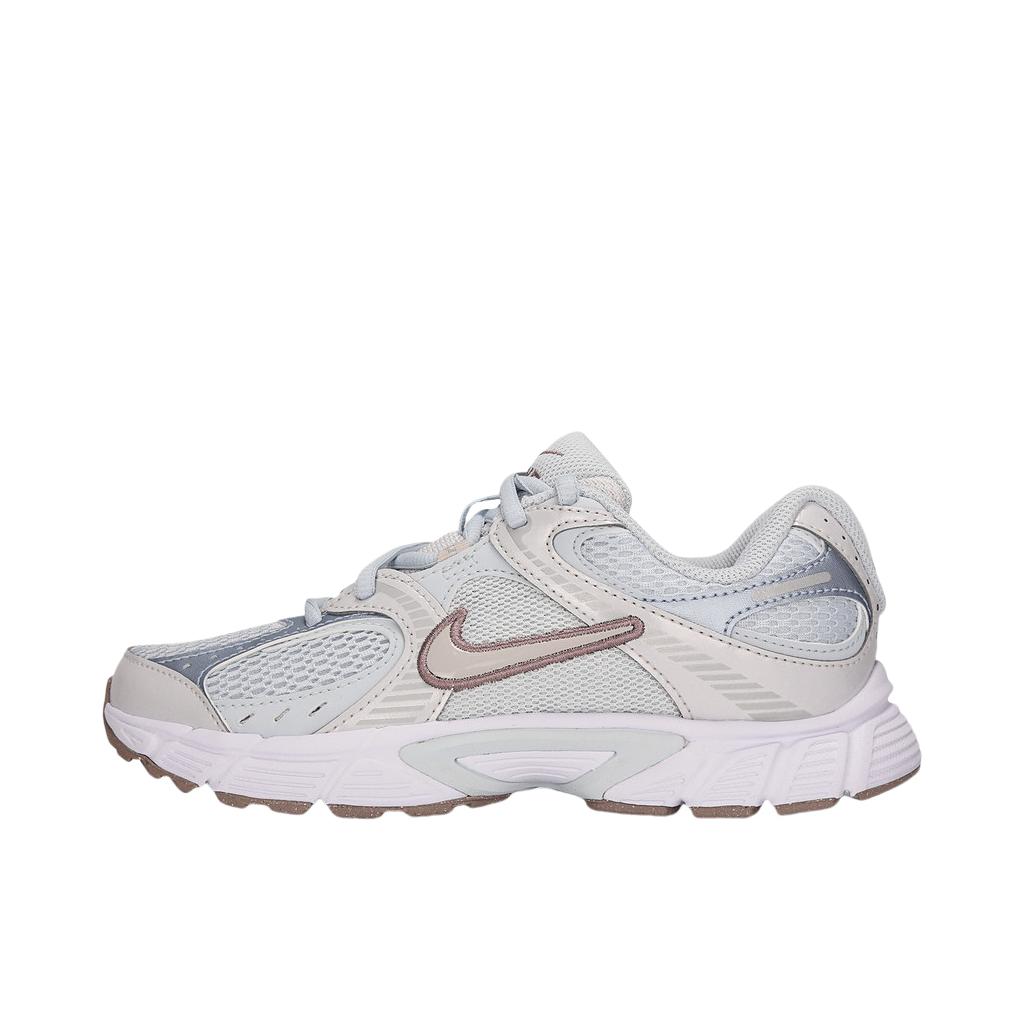 推荐商品：Nike V5 RNR 跑鞋 复古防滑耐磨透气低帮舒适百搭支撑轻便训练抓地贴合圆头 大童/白色
