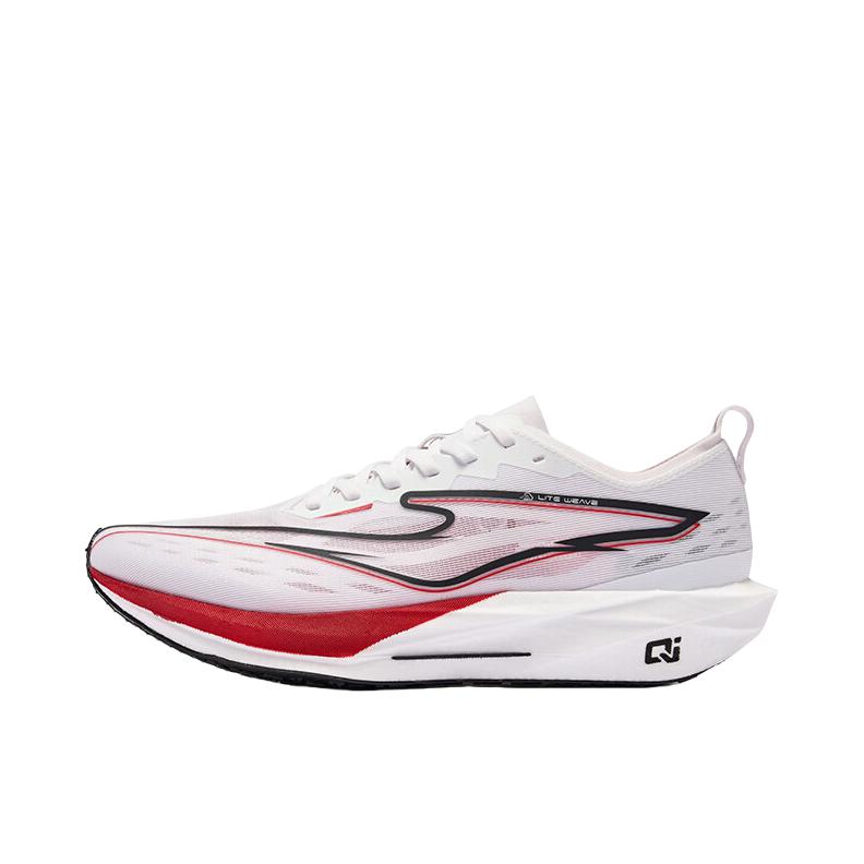 推荐商品：鸿星尔克 极风4.0 跑鞋 竞速减震回弹体测训练防滑网面软底冬季轻便田径缓震短跑场地钉鞋 尔克白/正黑色/赤丹红