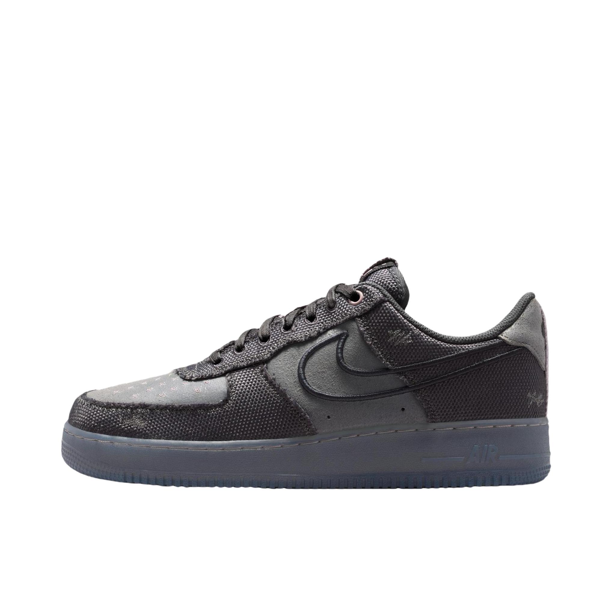 推荐商品：Nike Air Force 1 空军一号 板鞋 轻便舒适百搭耐磨防滑复古 灰色/深黑色
