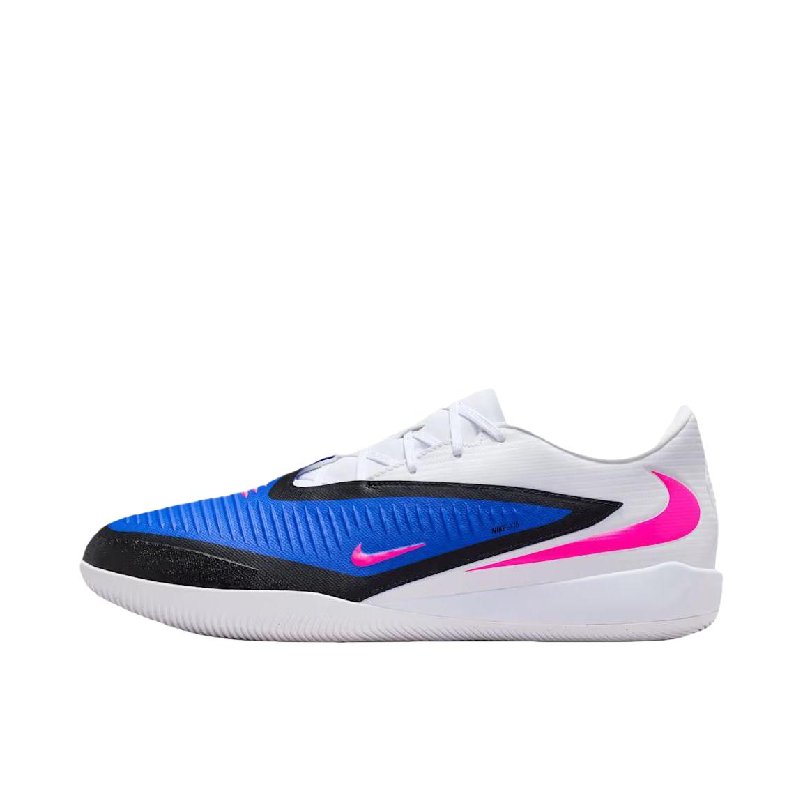 推荐商品：Nike Phantom 6 Academy IC 足球鞋 中端平底百搭圆头平跟低帮支撑冬季 白色/蓝色