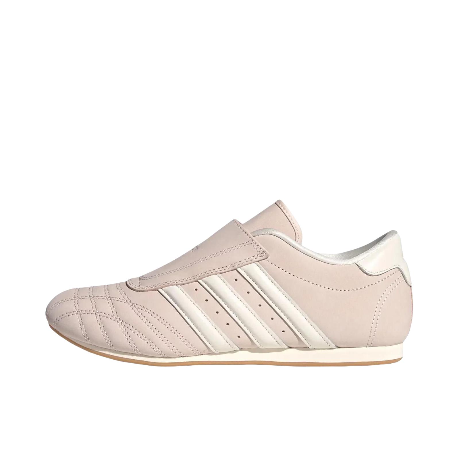 推荐商品：adidas Originals Taekwondo 运动休闲鞋 跆拳道鞋 防滑低帮耐磨薄底 粉色/奶白色
