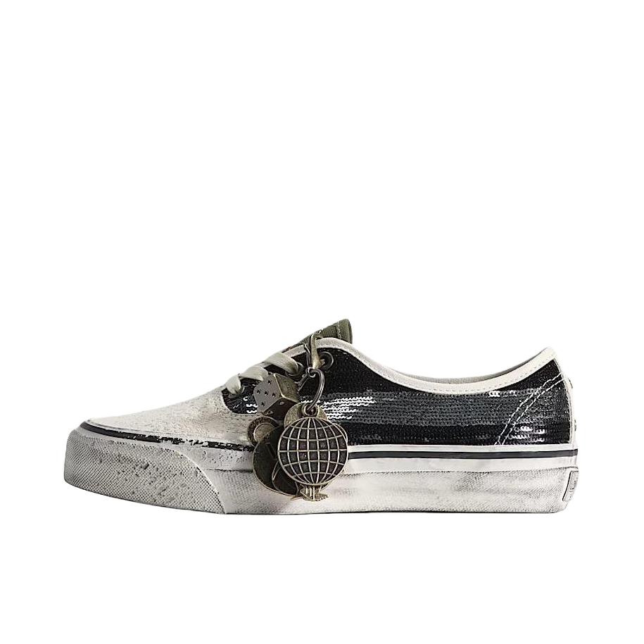 推荐商品：Vans/范斯 Premium Authentic Point 运动休闲鞋 支撑平跟系带尖头 黑色/白色