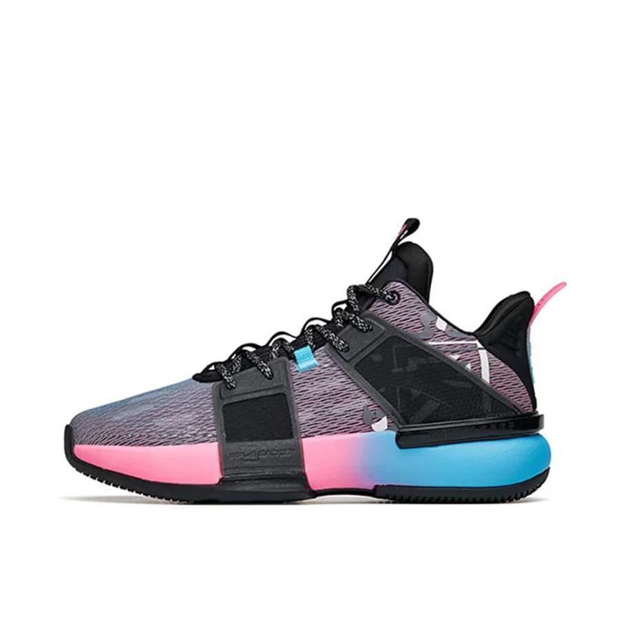 推荐商品：安踏 冲击1 篮球鞋 实战防滑耐磨比赛训练 黑色/氯蓝/荧光数码粉