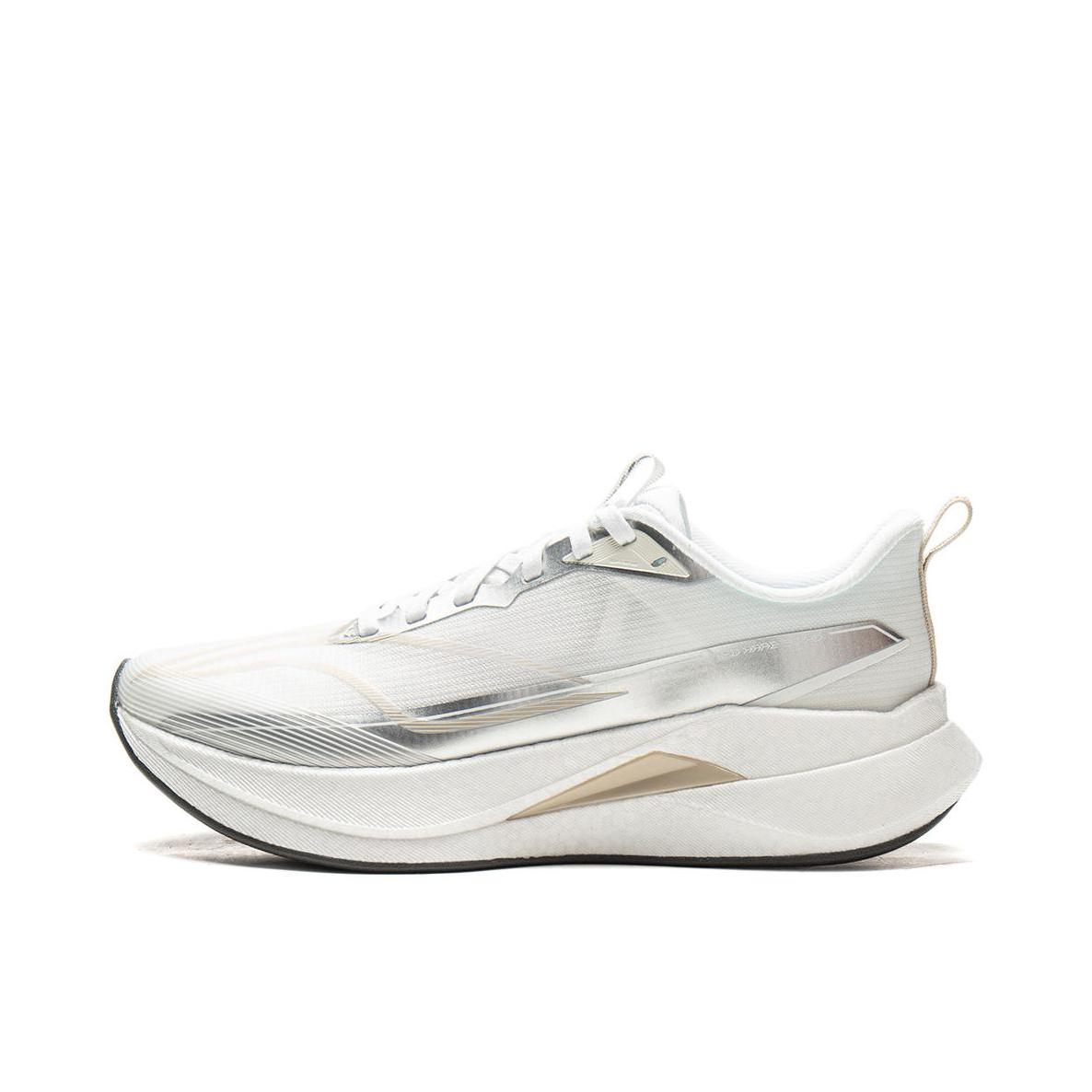 推荐商品：李宁 赤兔9 Pro 跑鞋 马拉松比赛缓震高弹轻量马年䨻科技回弹减震轻便防滑稳定竞速训练体测轻质 女款/标准白/银色