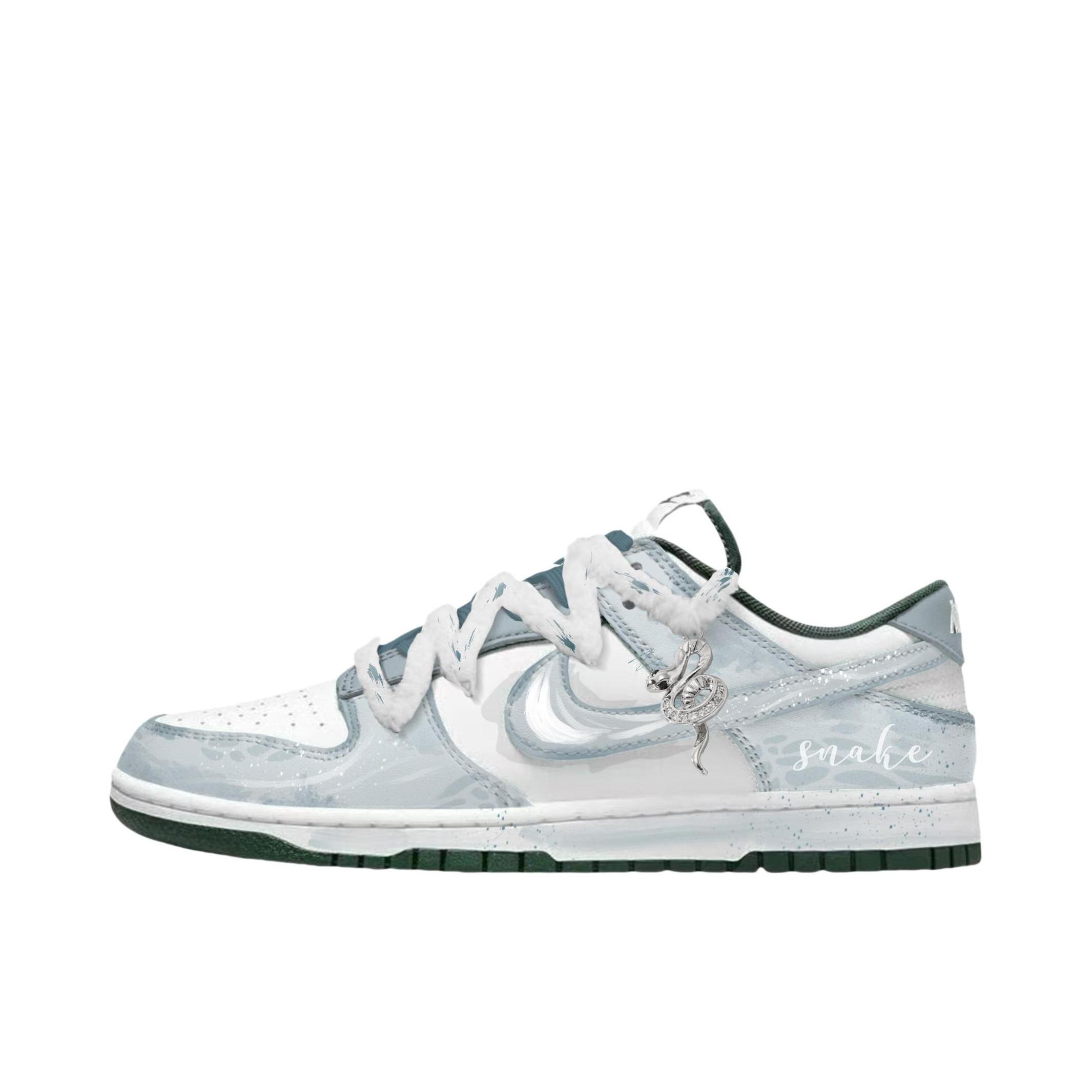 推荐商品：【定制球鞋】 Nike Dunk 板鞋 平跟系带防滑耐磨做旧高街简约百搭潮流复古美式 灵蛇之瑞
