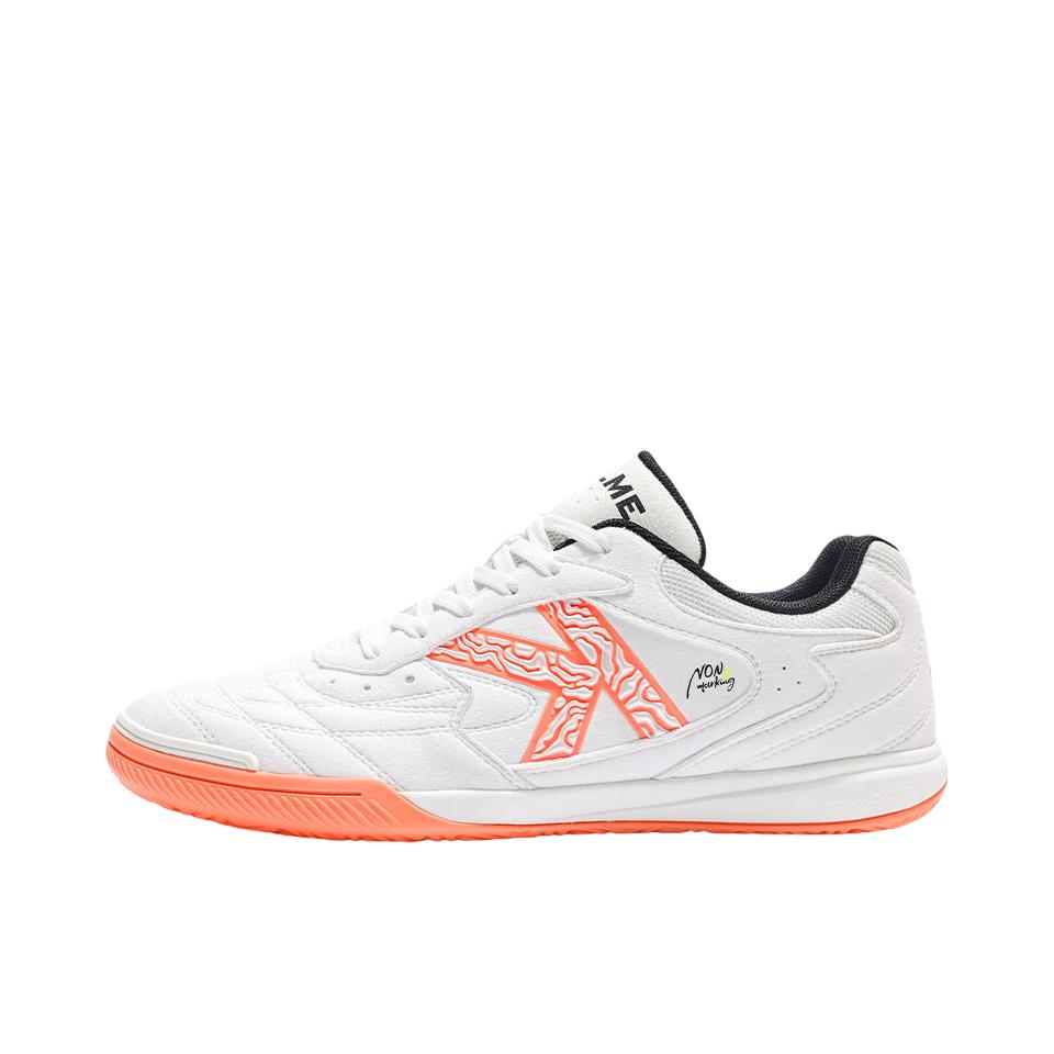 推荐商品：KELME/卡尔美 足球鞋 室内平底运动牛筋底训练防滑 8531ZX1337 白色/橙色