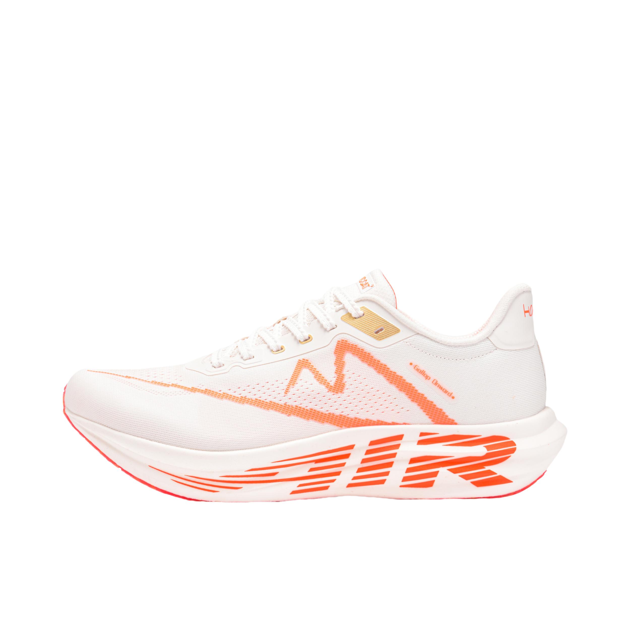 推荐商品：音速猫 逆天3.5air 跑鞋 运动舒适体训秋冬减震防滑气垫碳板竞速田径体测训练 赢马了