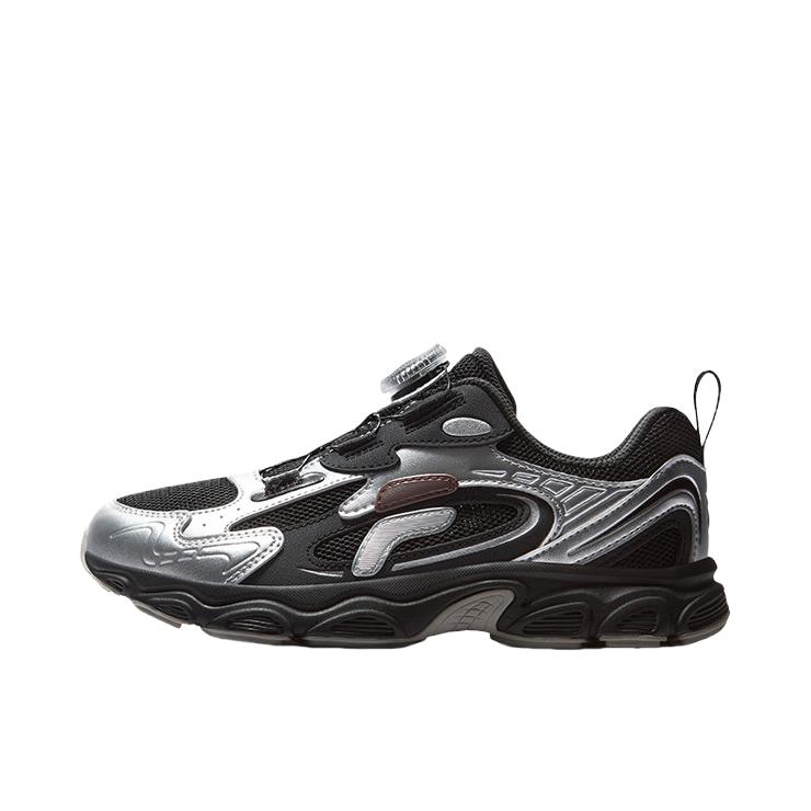 推荐商品：FILA/斐乐 运动鞋儿童 旋钮复古系带低帮 K55B611103F 大童/黑色/太空银