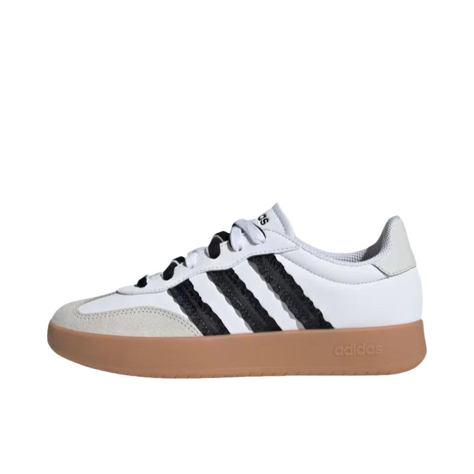 推荐商品：adidas Barreda 运动休闲鞋 T头鞋 德训鞋 低帮复古支撑平跟圆头 云白色/核心黑/胶色 