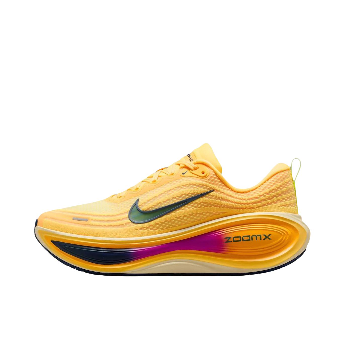 推荐商品：Nike Vomero Plus 超级迈柔 跑鞋 耐磨系带回弹网布支撑缓震轻便训练防滑贴合圆头 橙色/黑色