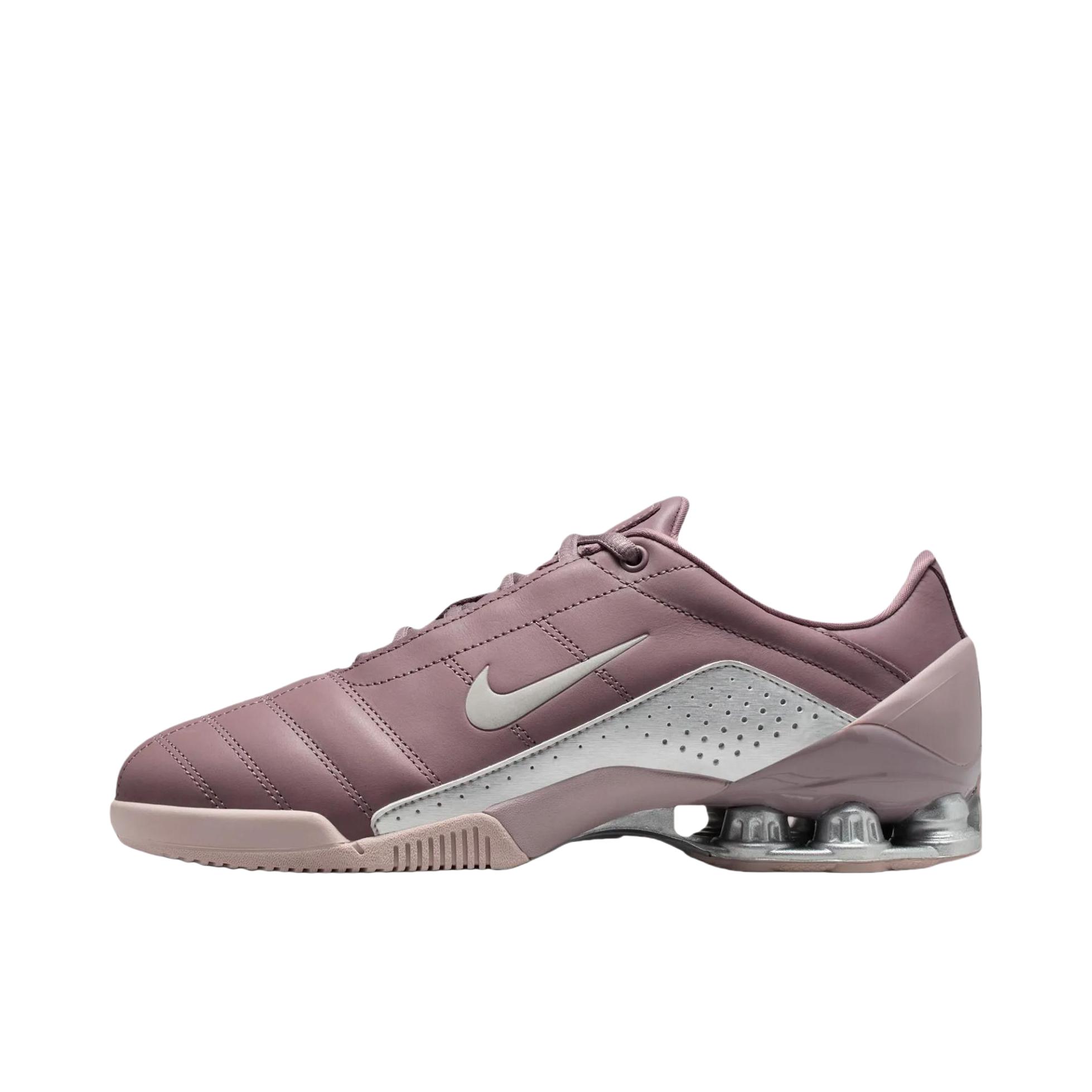 推荐商品：Nike Total 90 Shox Secutor Magia SP 足球鞋 高端百搭耐磨平跟系带 Maha Amsterdam 联名/豆沙粉