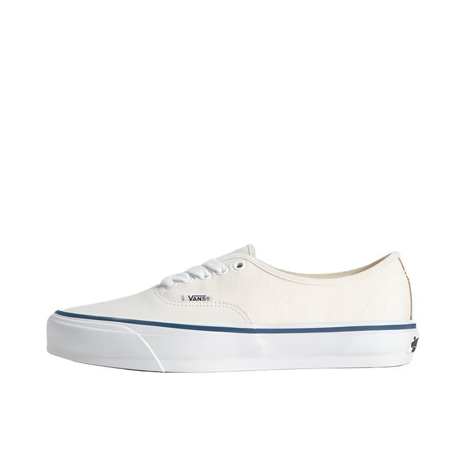 推荐商品：Vans/范斯 Authentic 潮流休闲 轻便舒适 防滑耐磨 百搭运动 复古 板鞋 KITH联名/白色