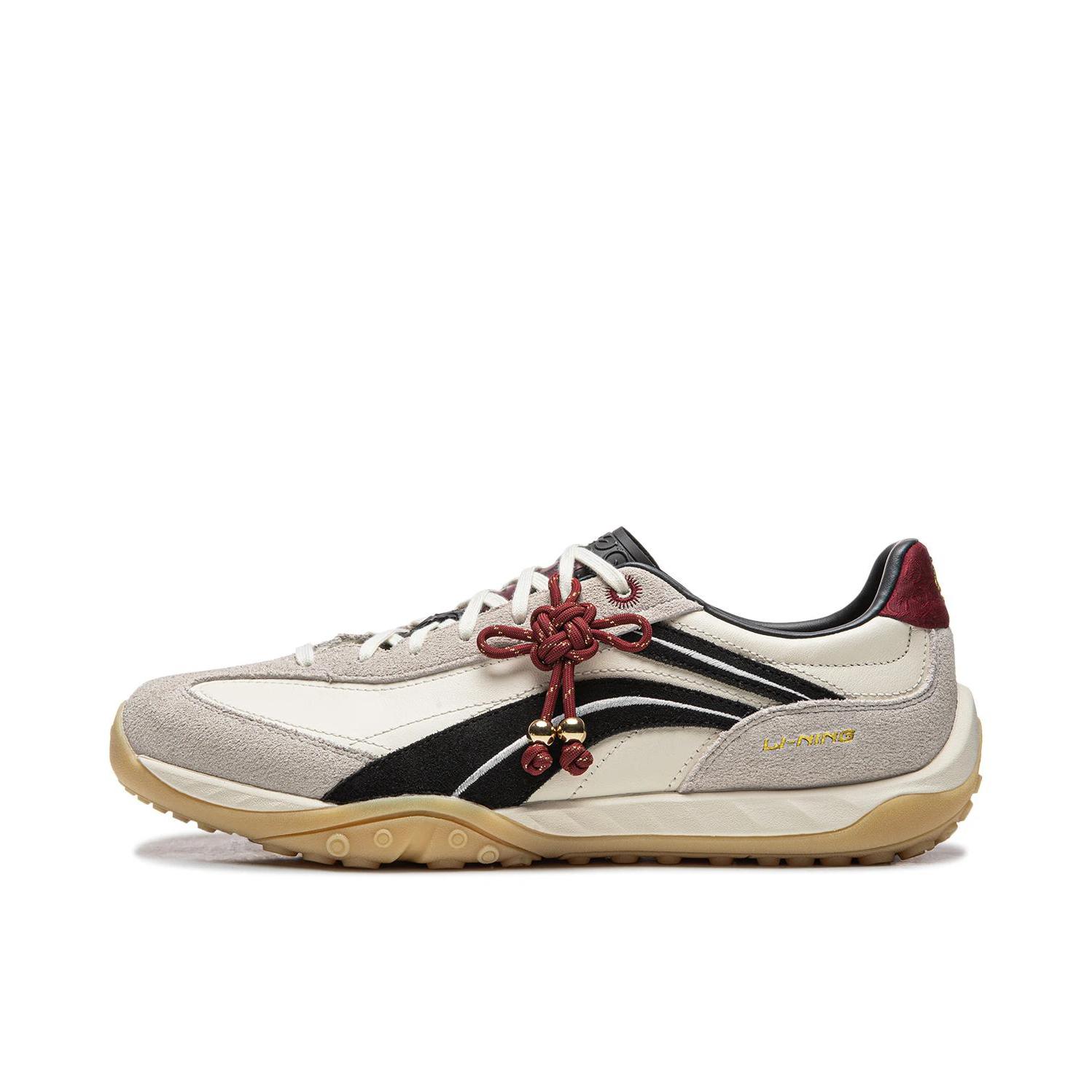 推荐商品：【孙颖莎同款】 李宁 心流 德训鞋 运动休闲鞋 牛皮革软弹复古防滑耐磨时尚薄底 马年限定/米白色/风铃灰