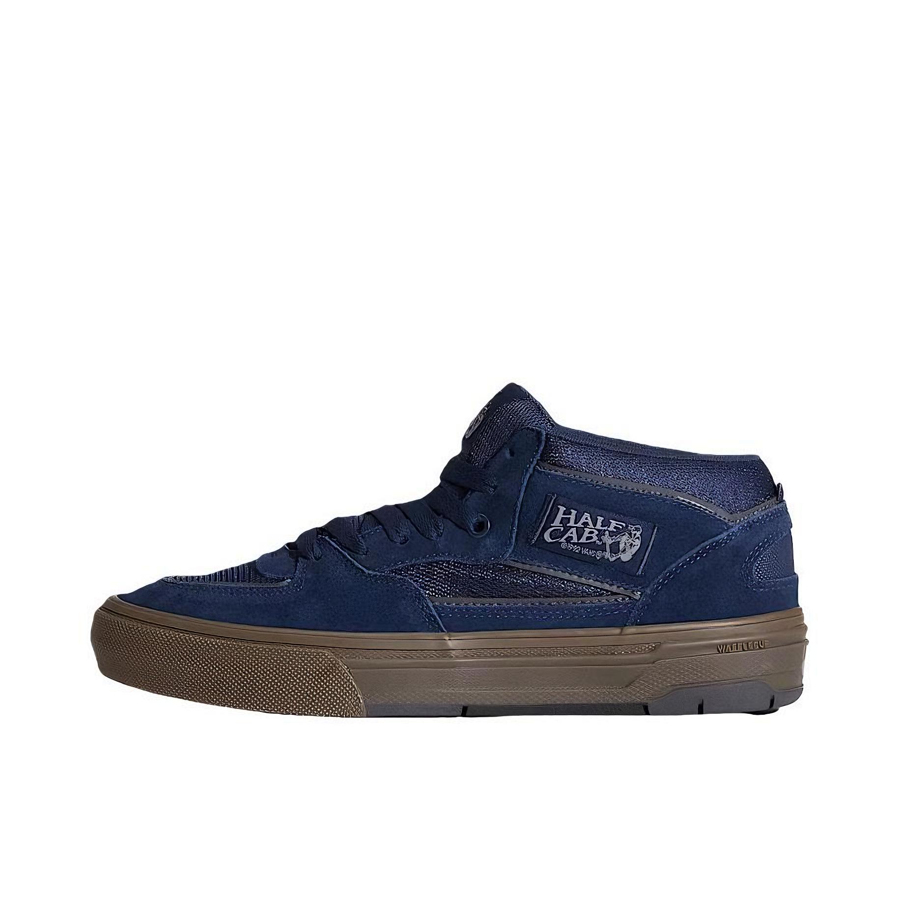 推荐商品：Vans/范斯 Skate Half 舒适百搭 美式 减震轻便 防滑耐磨 透气 帆布鞋 海军蓝