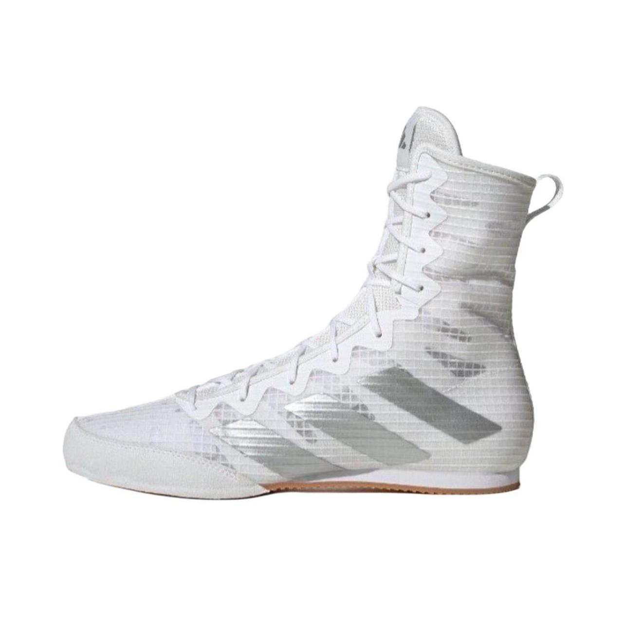 推荐商品：adidas Box Hog 4 防滑耐磨 轻便 中高帮 舒适百搭 训练鞋 白色/金属银