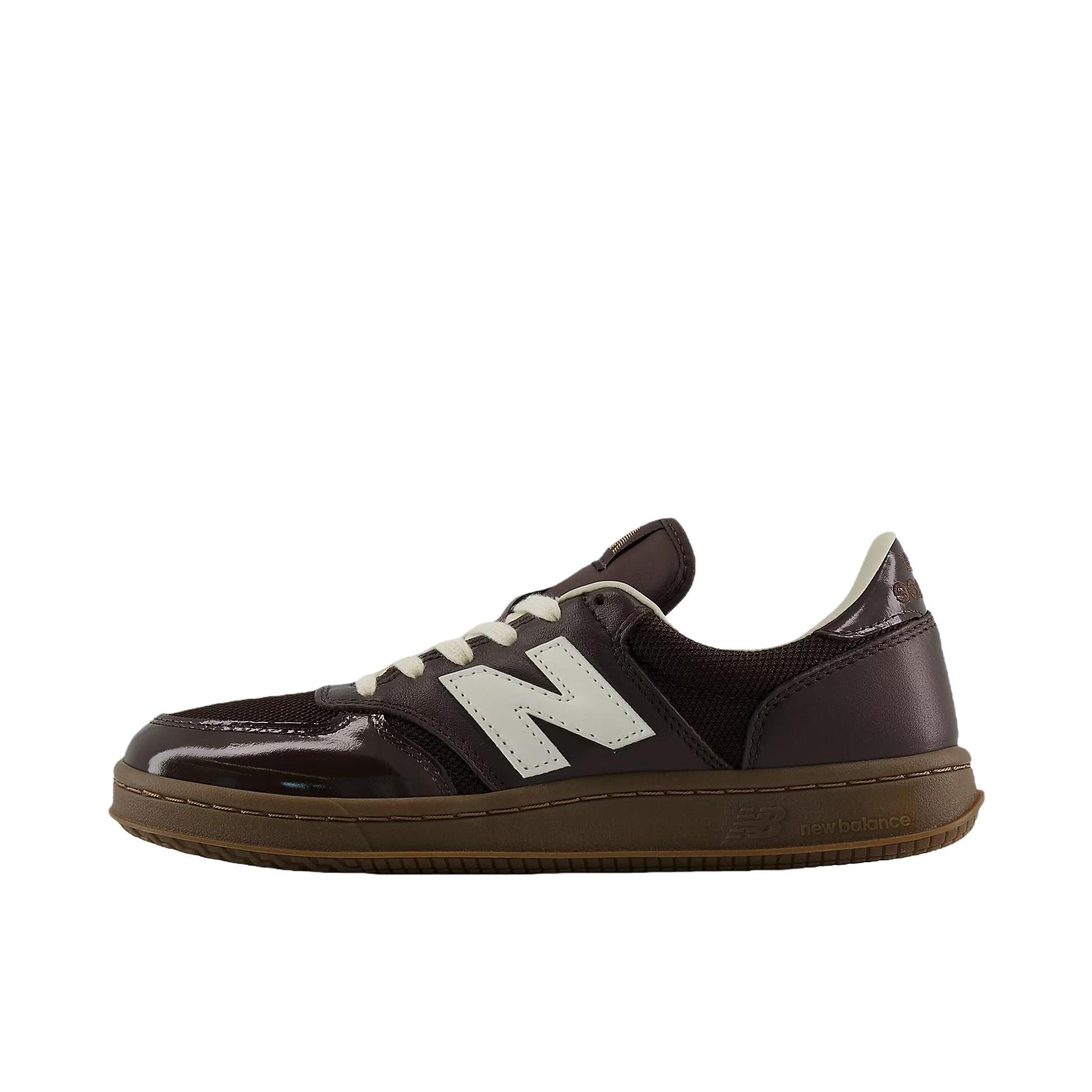 推荐商品：New Balance T500 防滑耐磨 舒适简约 复古 休闲百搭 板鞋 D宽/深棕色